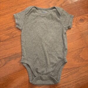 Old Navy Gray Short Sleeve Bodysuit Onesie Baby Infant 6 12 Months